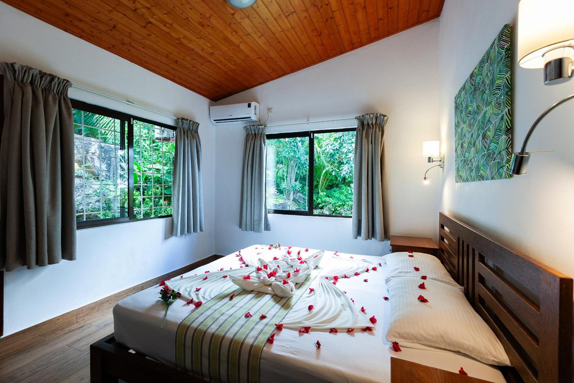 Chalets Cote Mer เบเซนต์แอนน์ ภายนอก รูปภาพ